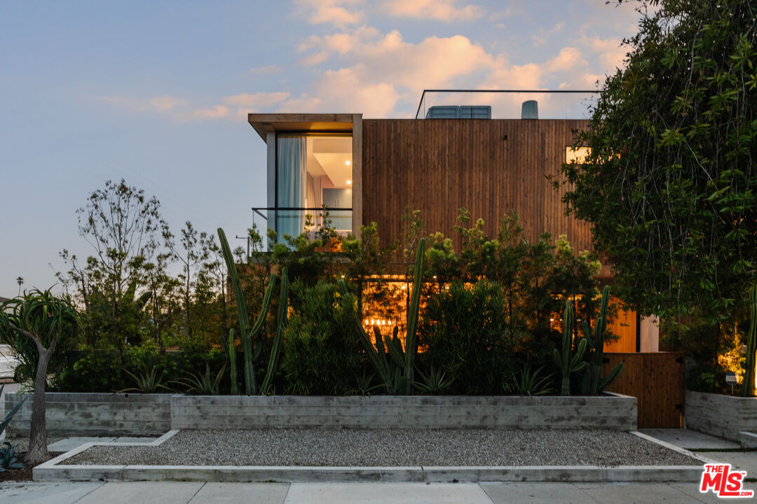 3214 Highland Ave Unit: 1