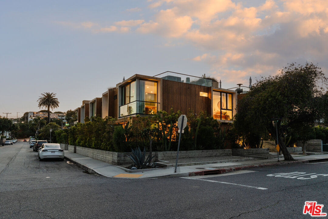 3214 Highland Ave Unit: 1