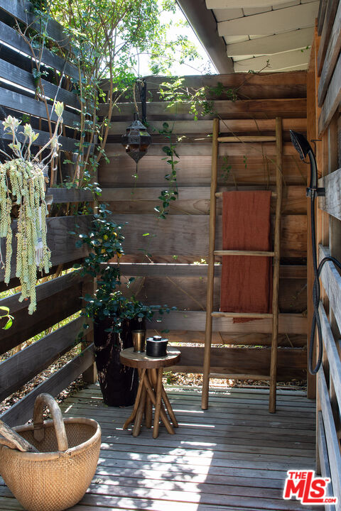 243 Taos Rd