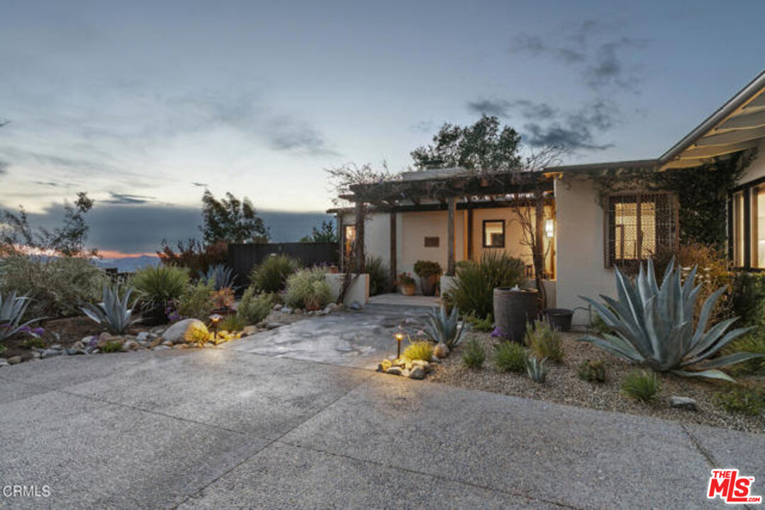 243 Taos Rd