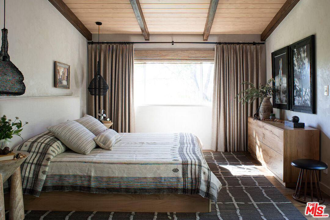 243 Taos Rd