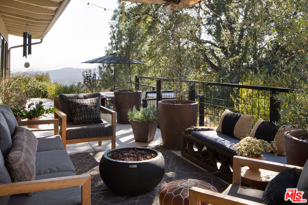 243 Taos Rd