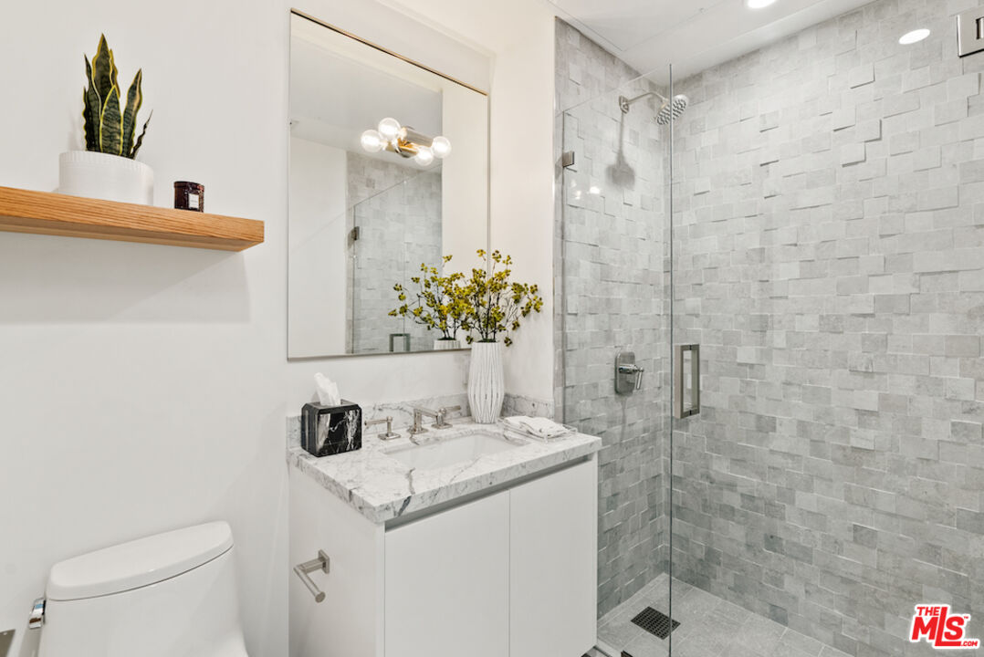 812 Huntley Unit: 103