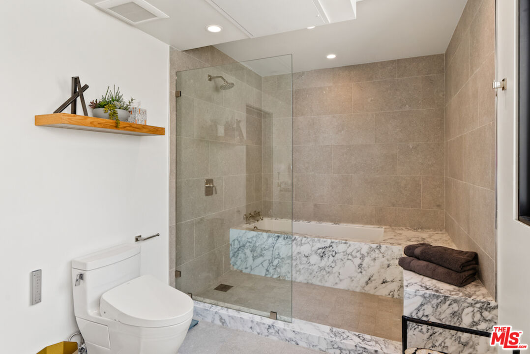 812 Huntley Unit: 103