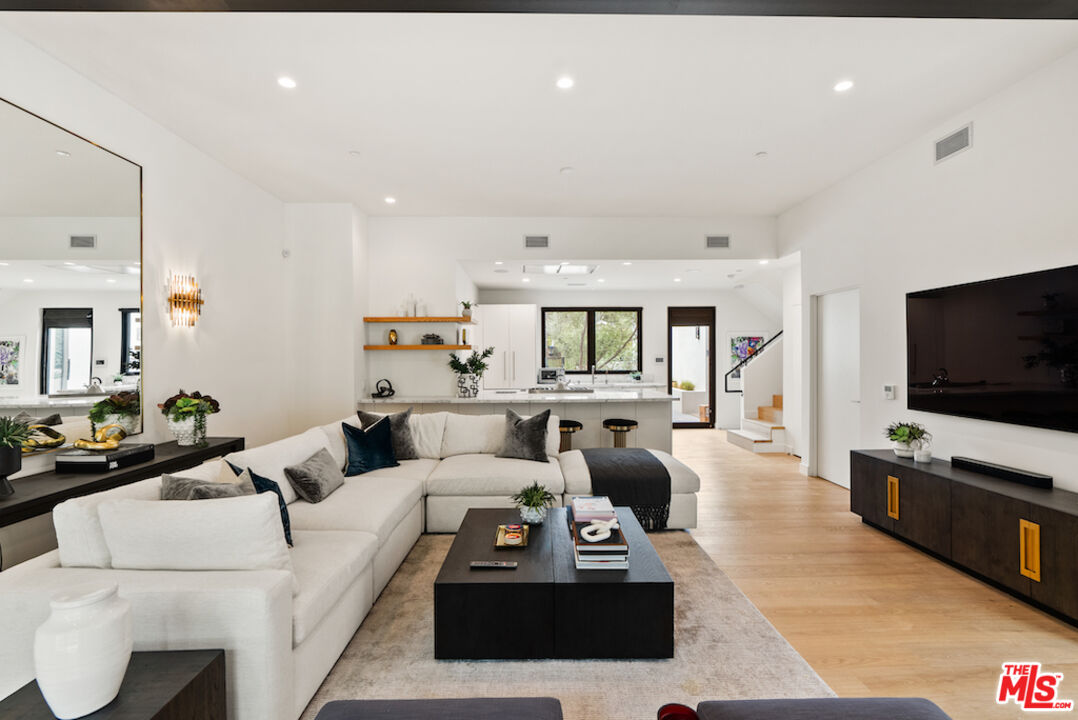 812 Huntley Unit: 103