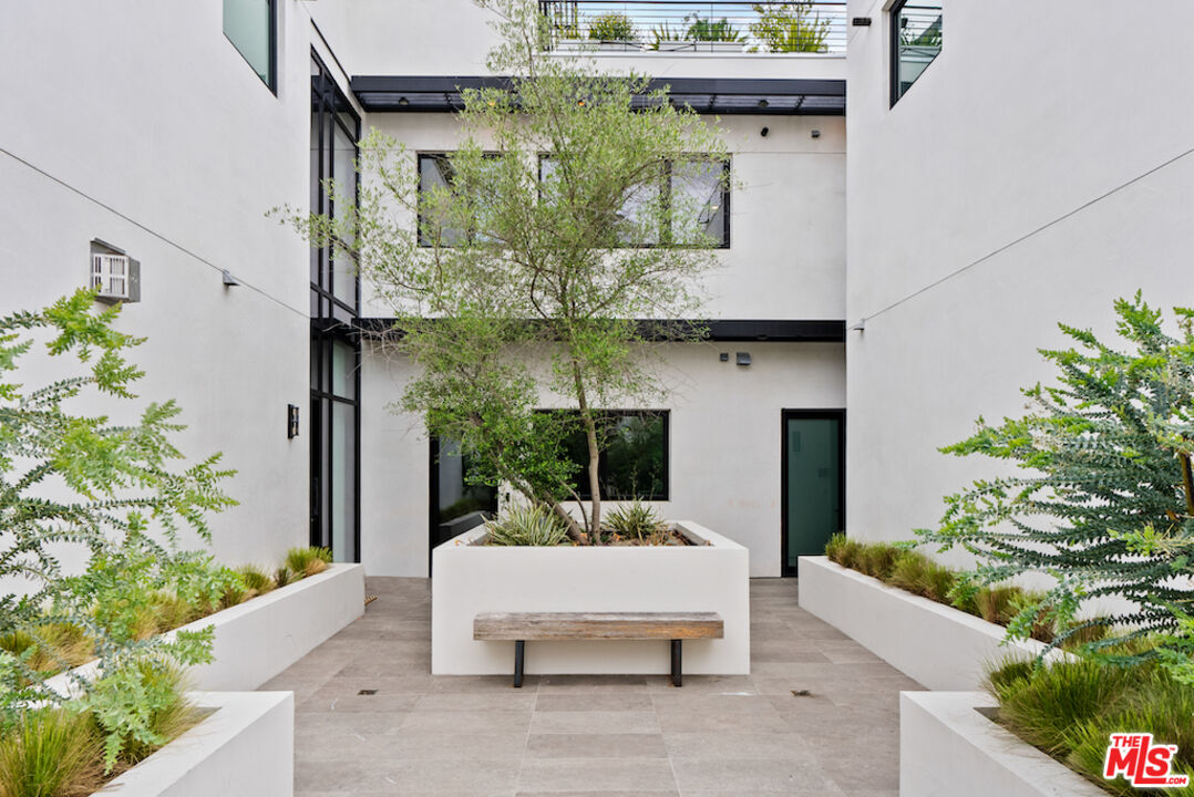 812 Huntley Unit: 103