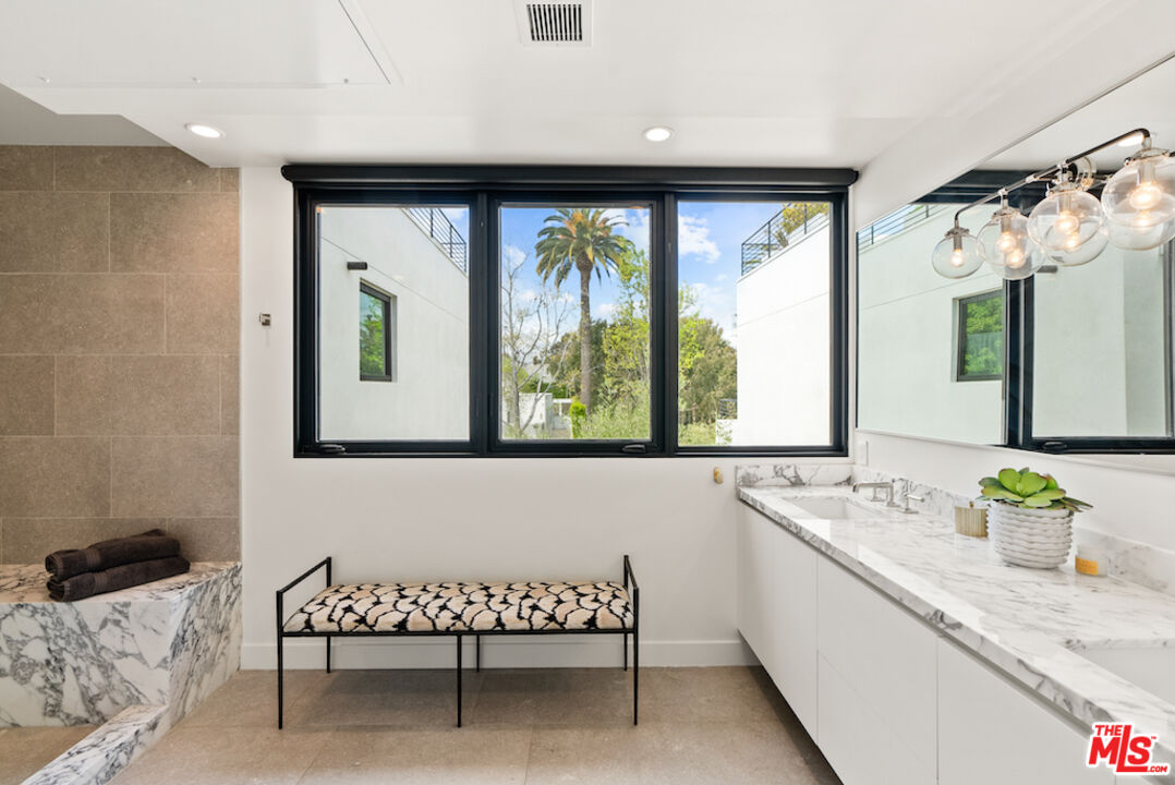 812 Huntley Unit: 103