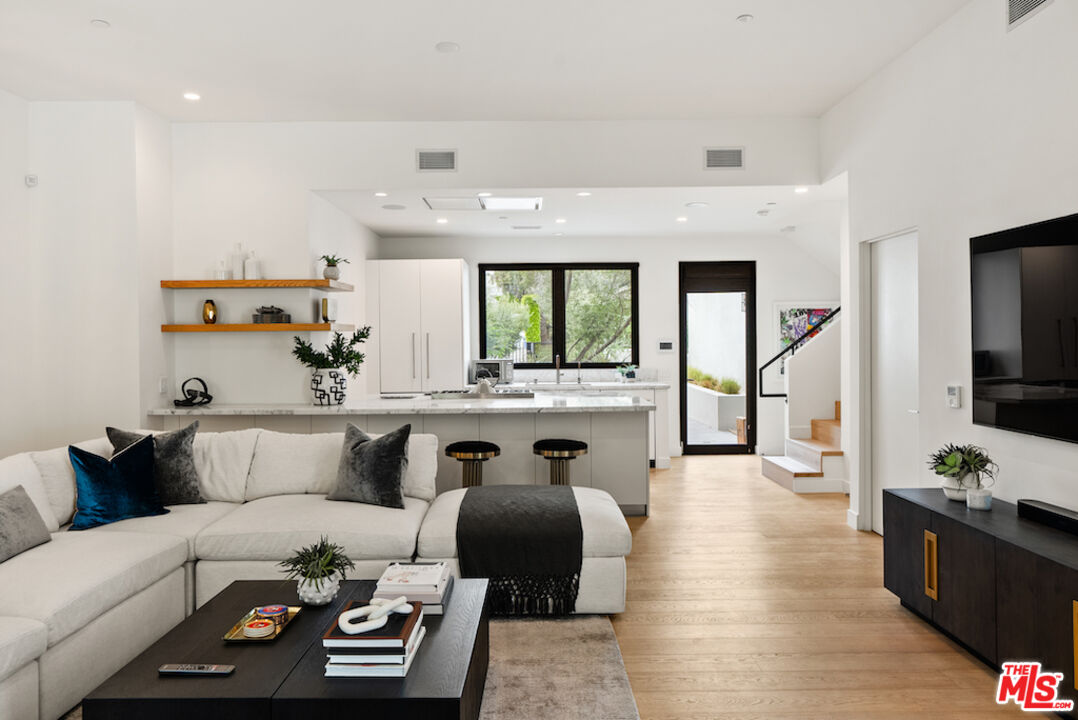 812 Huntley Unit: 103