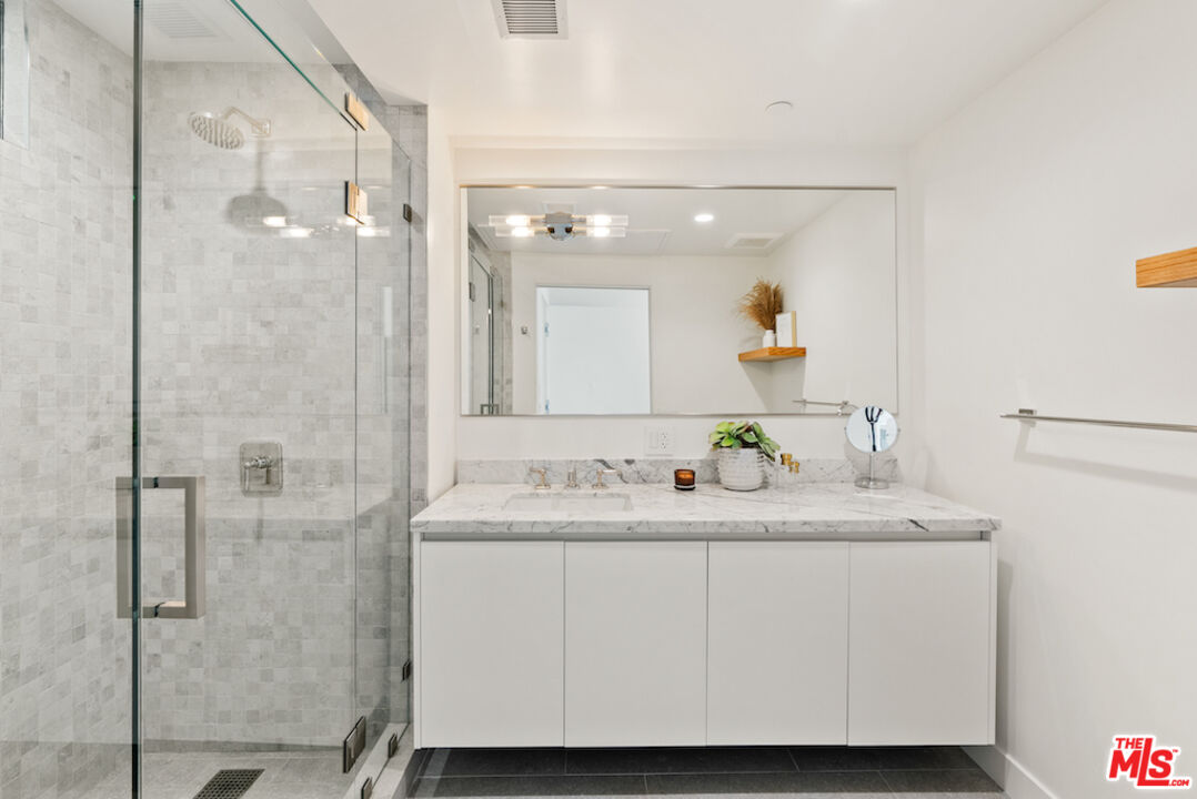 812 Huntley Unit: 103