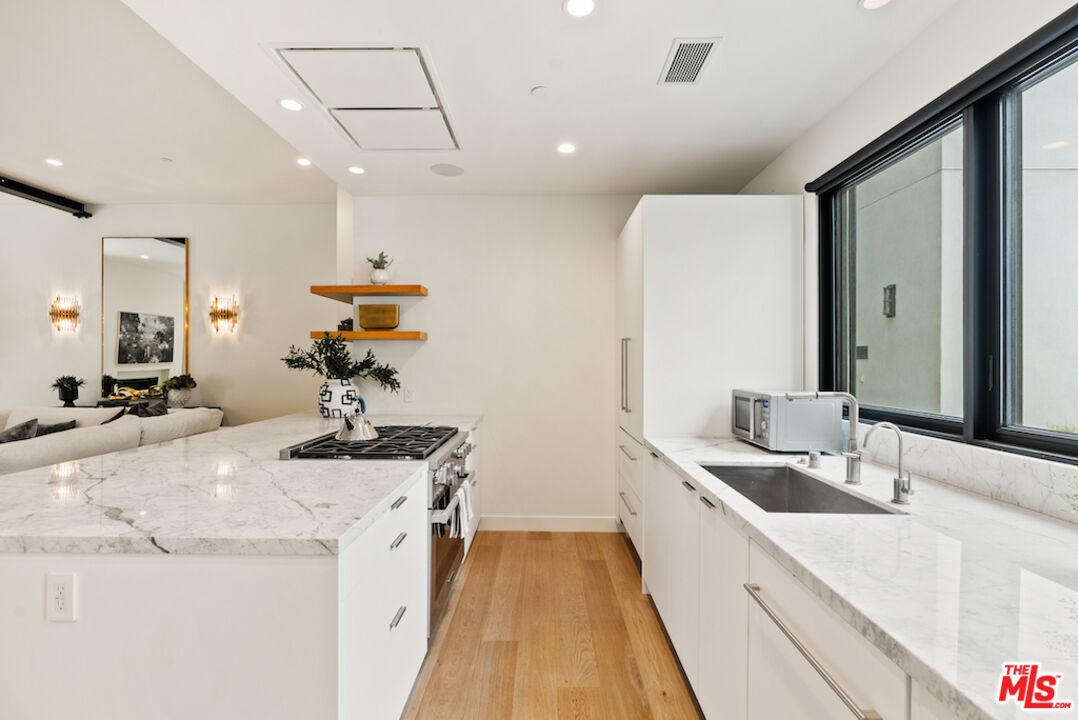 812 Huntley Unit: 103