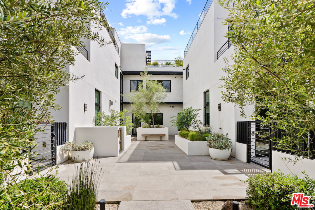 812 Huntley Unit: 103