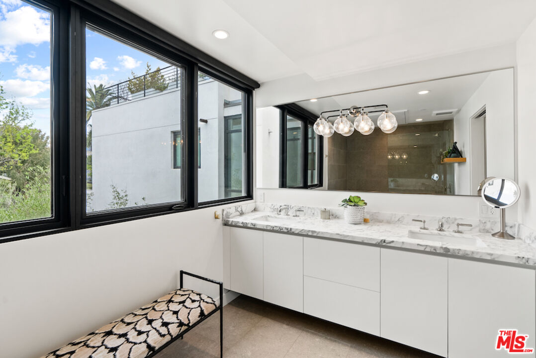 812 Huntley Unit: 103