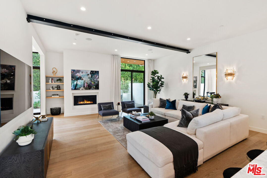 812 Huntley Unit: 103