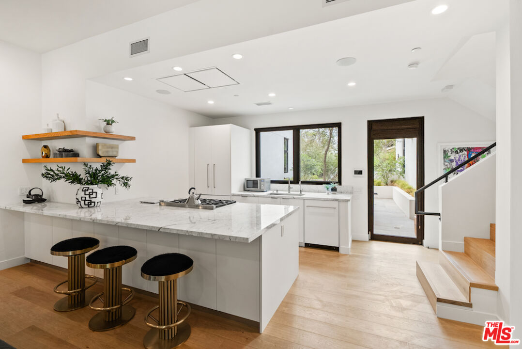 812 Huntley Unit: 103