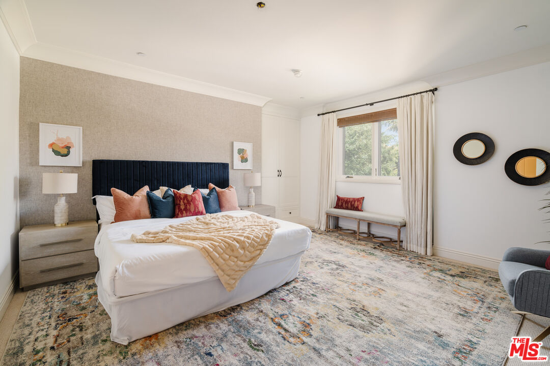 261 S Reeves Dr Unit: 204