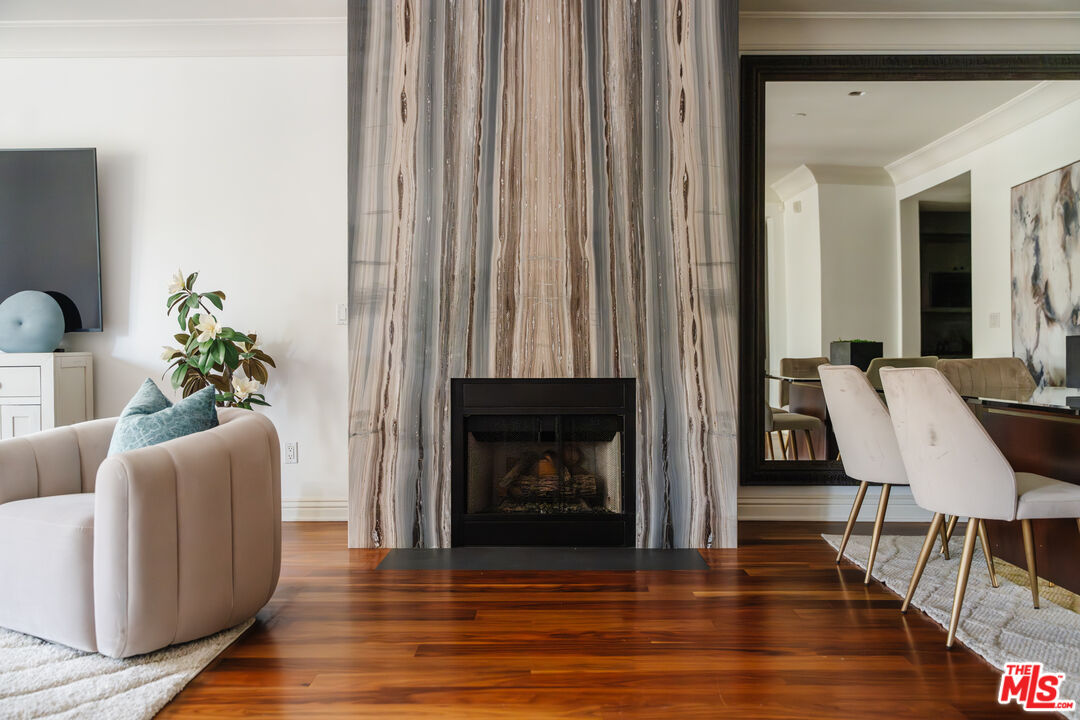 261 S Reeves Dr Unit: 204