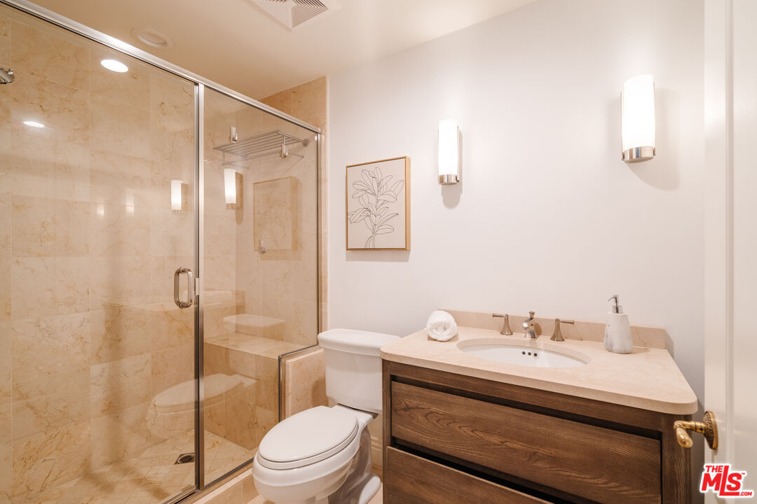 261 S Reeves Dr Unit: 204