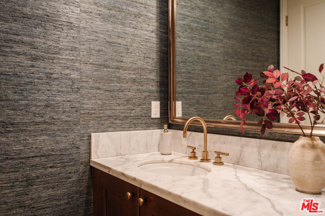 261 S Reeves Dr Unit: 204