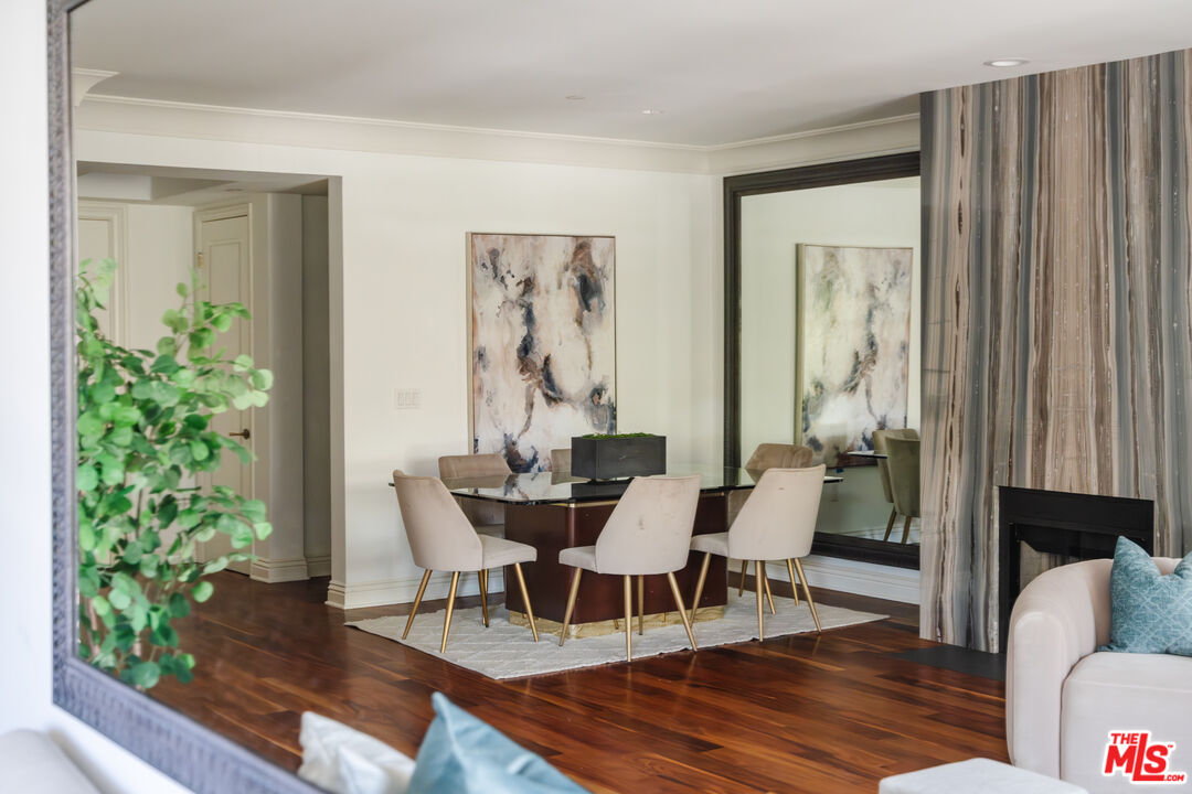 261 S Reeves Dr Unit: 204