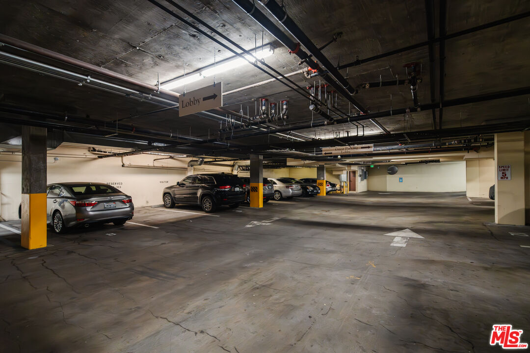 261 S Reeves Dr Unit: 204