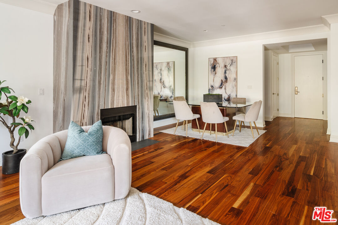 261 S Reeves Dr Unit: 204