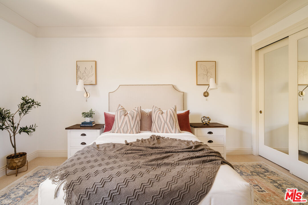 261 S Reeves Dr Unit: 204