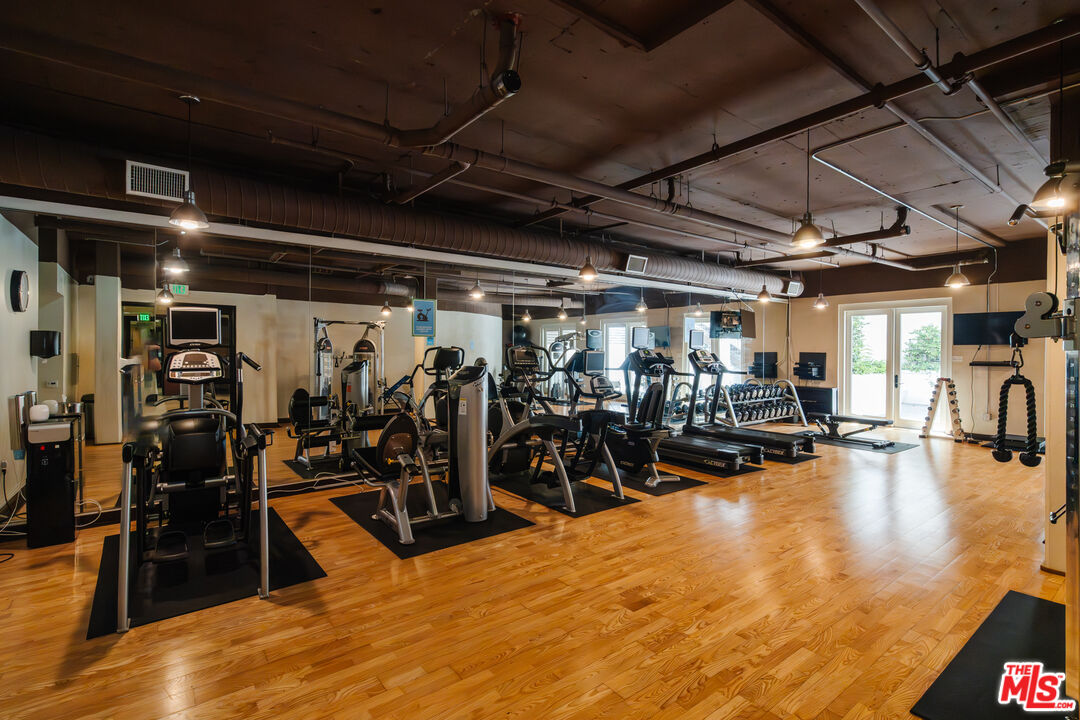 261 S Reeves Dr Unit: 204