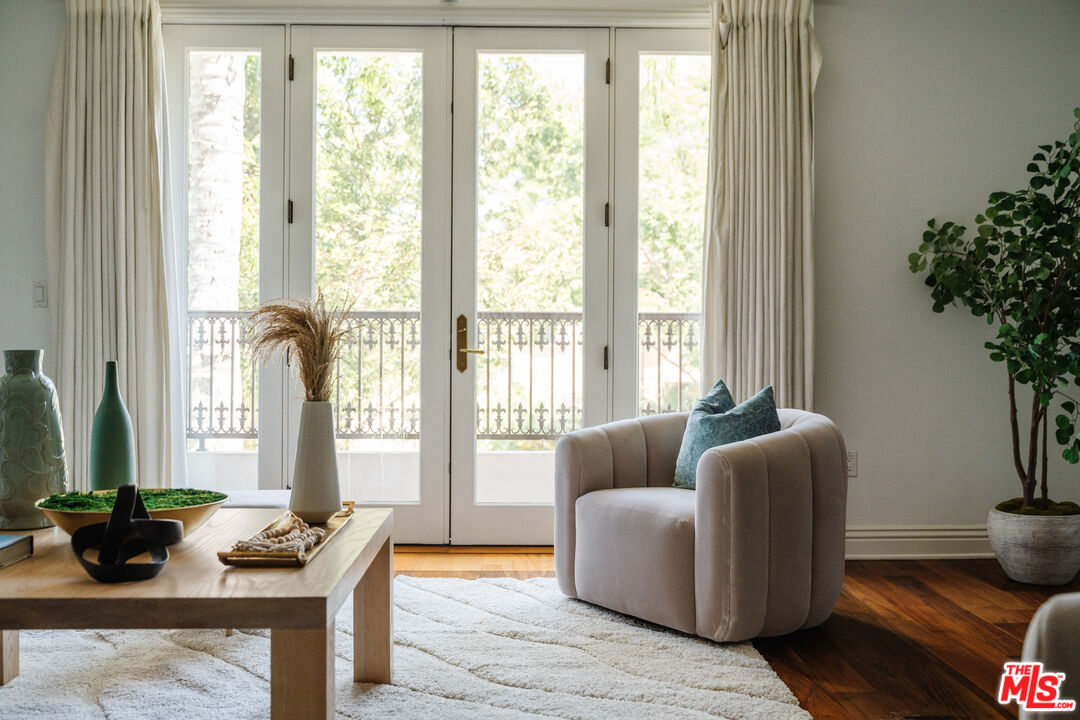 261 S Reeves Dr Unit: 204