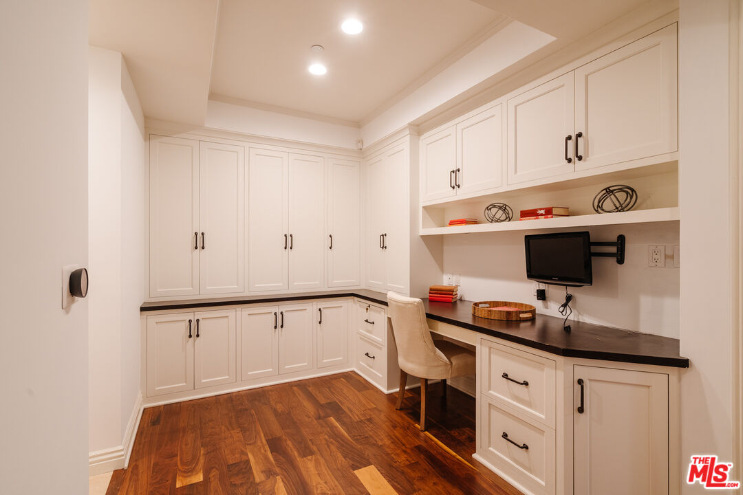 261 S Reeves Dr Unit: 204