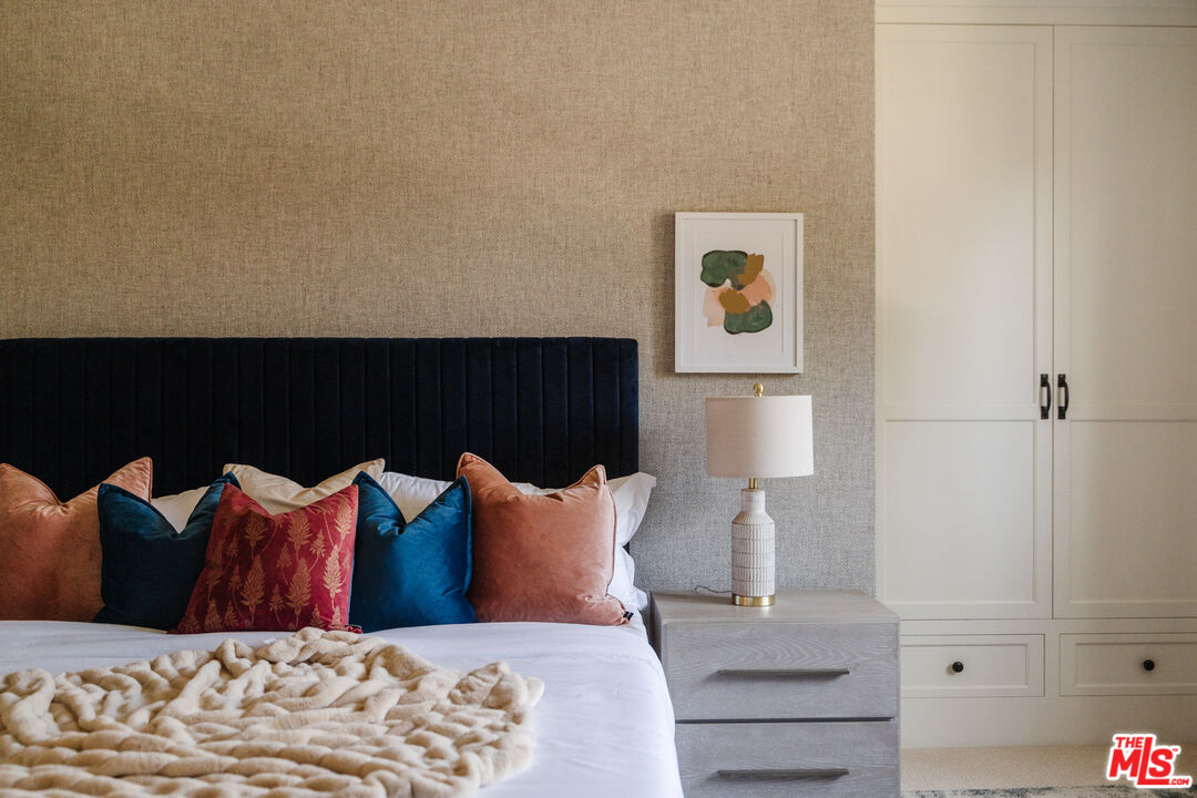 261 S Reeves Dr Unit: 204