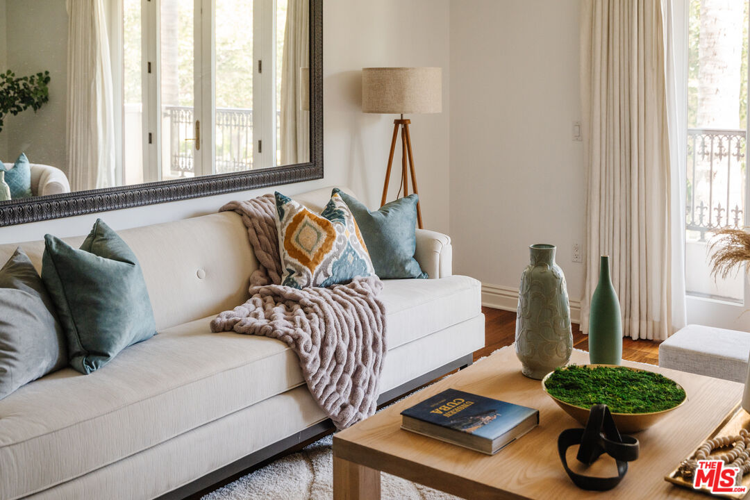 261 S Reeves Dr Unit: 204