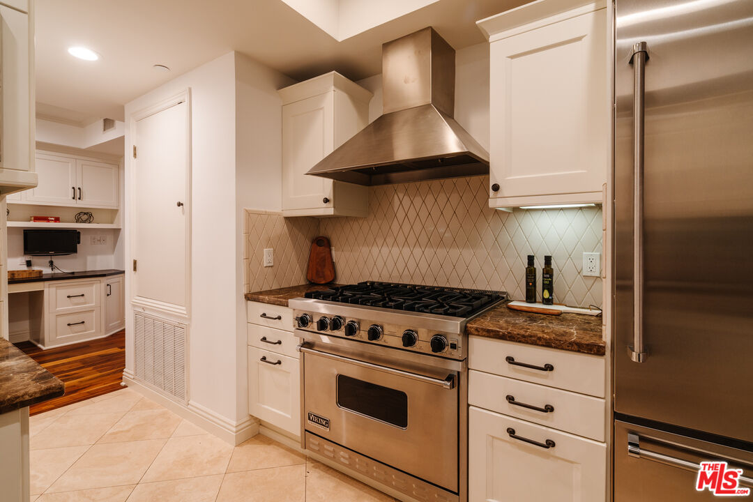 261 S Reeves Dr Unit: 204