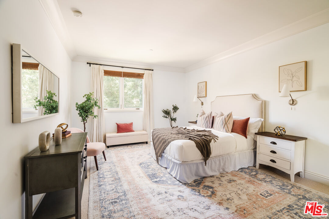 261 S Reeves Dr Unit: 204