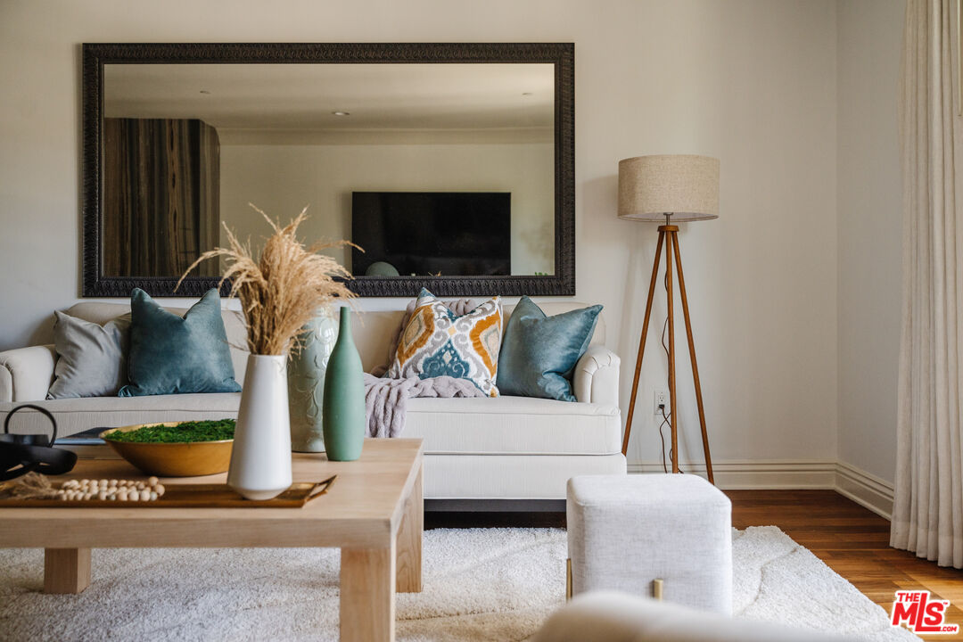 261 S Reeves Dr Unit: 204