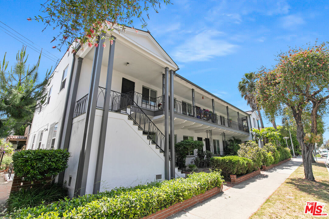 180 N Clark Dr