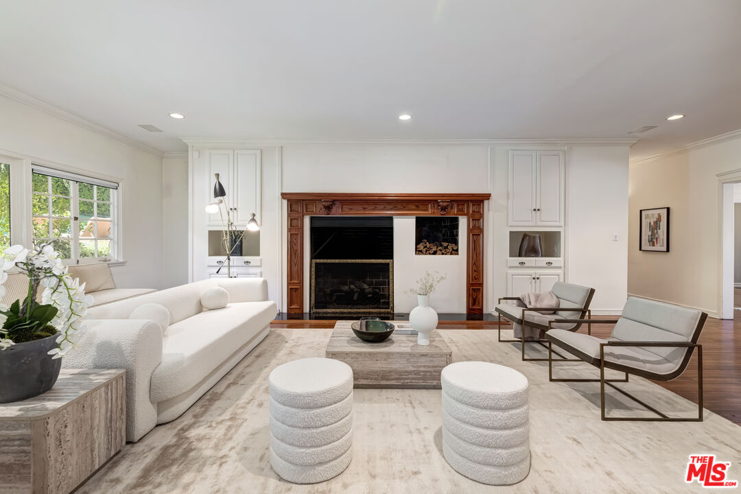 2147 Coldwater Canyon Dr