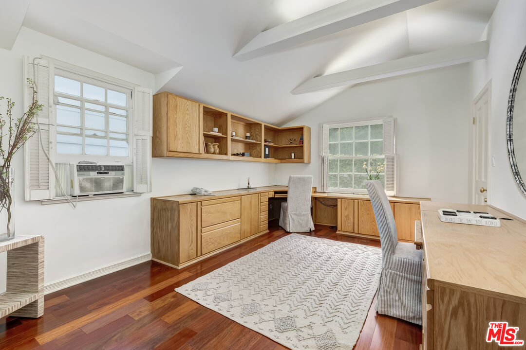 2147 Coldwater Canyon Dr