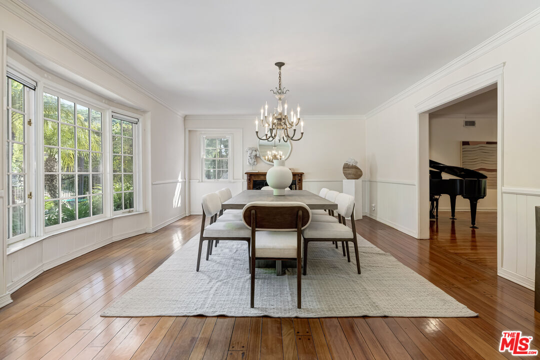 2147 Coldwater Canyon Dr