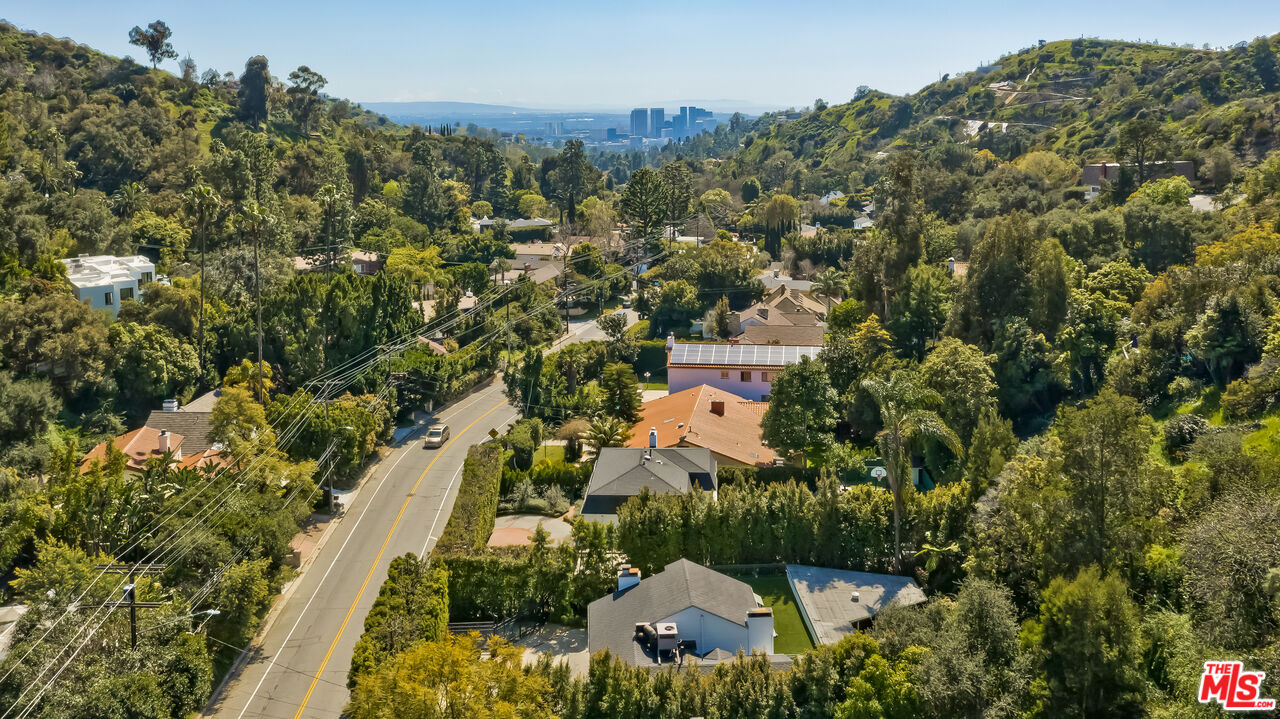 2147 Coldwater Canyon Dr