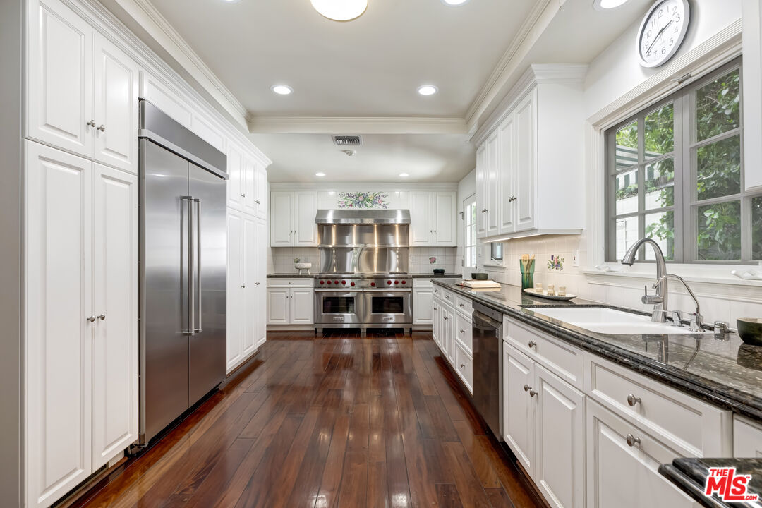 2147 Coldwater Canyon Dr