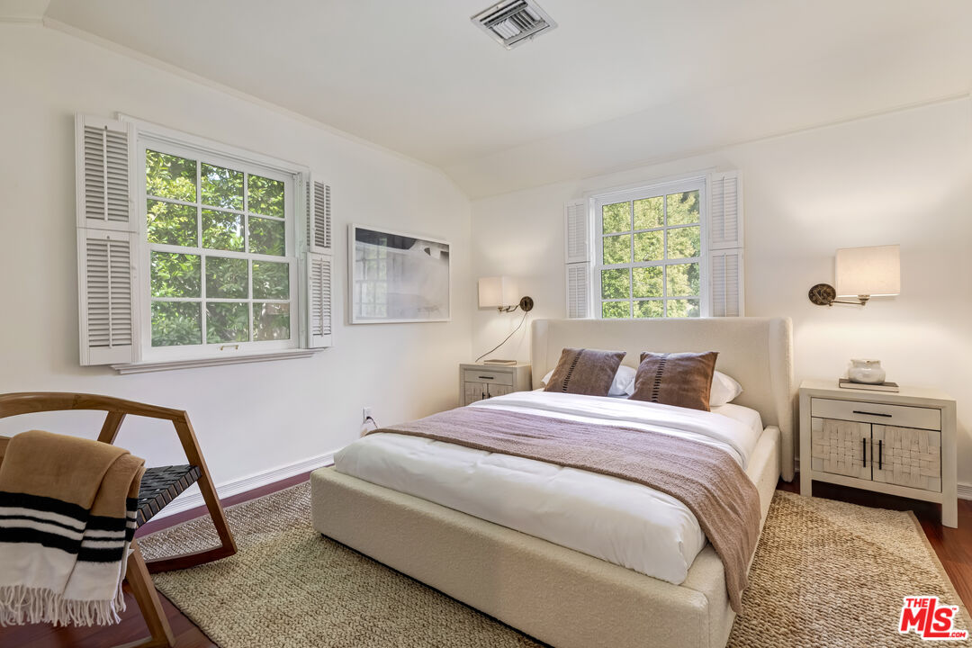 2147 Coldwater Canyon Dr