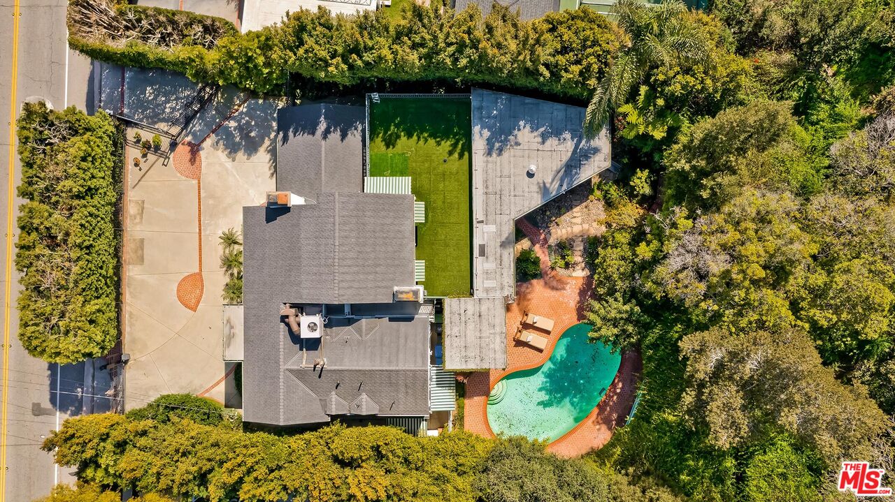 2147 Coldwater Canyon Dr