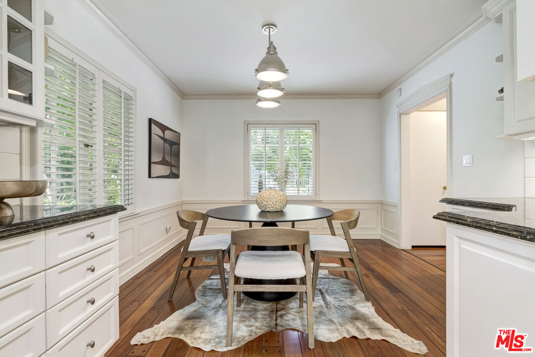 2147 Coldwater Canyon Dr