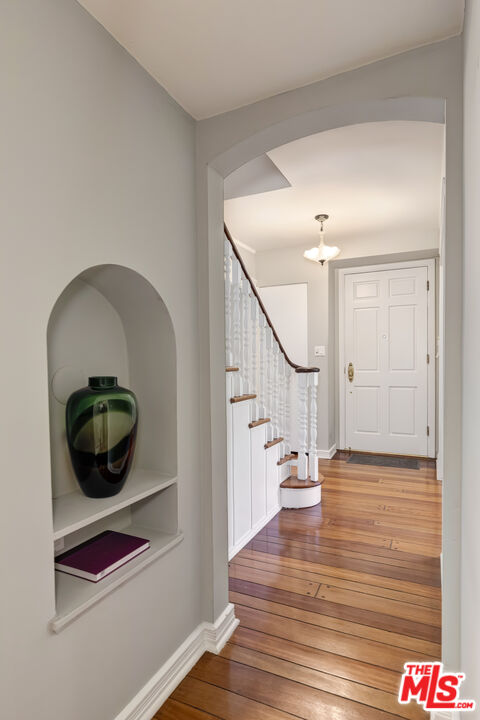 2147 Coldwater Canyon Dr