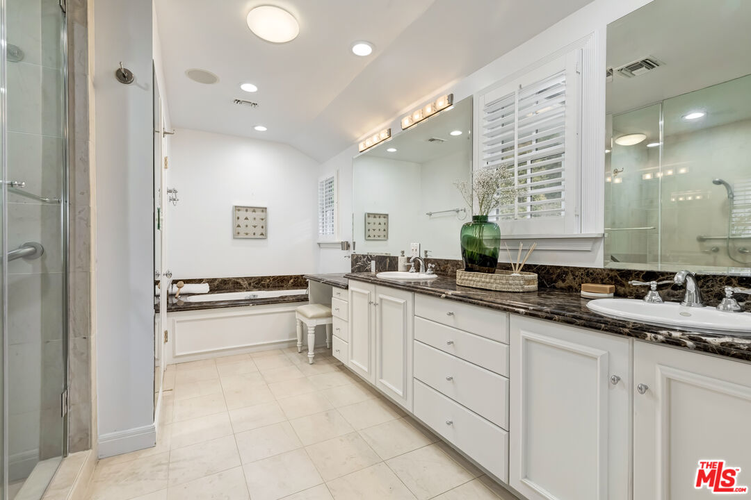 2147 Coldwater Canyon Dr