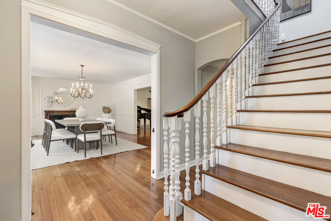 2147 Coldwater Canyon Dr