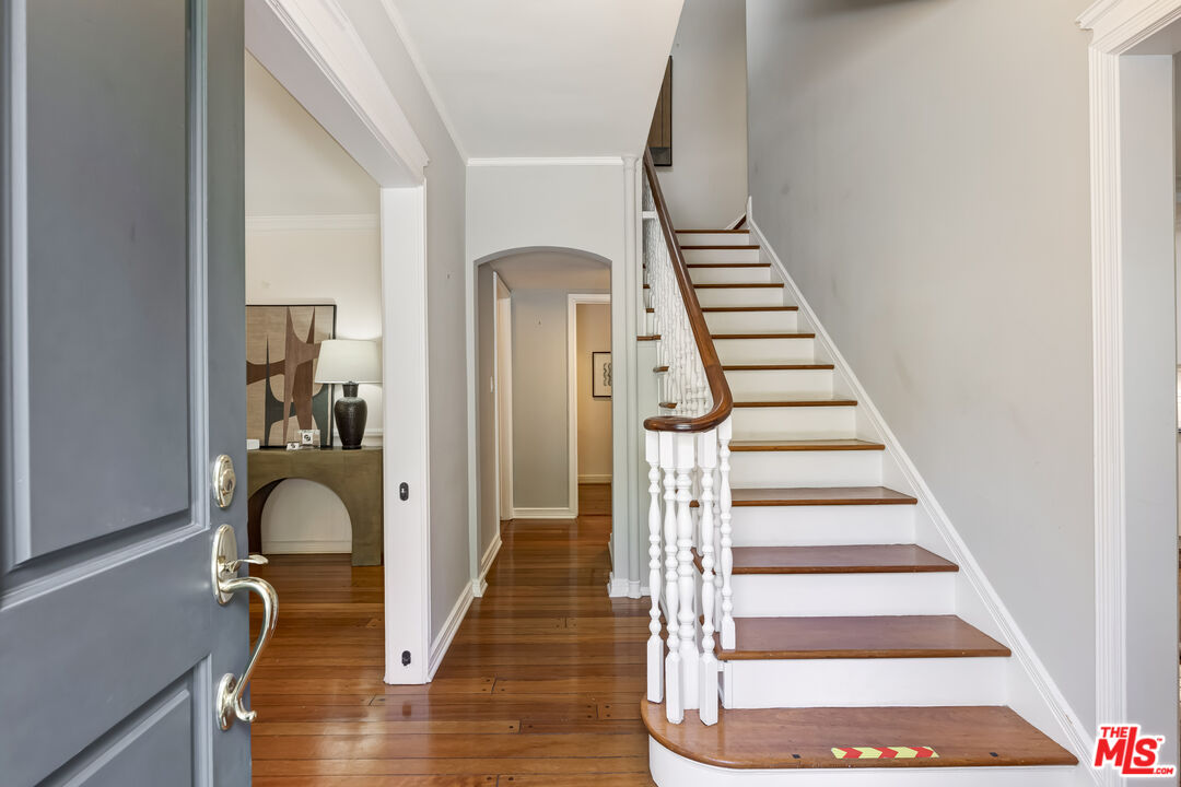 2147 Coldwater Canyon Dr