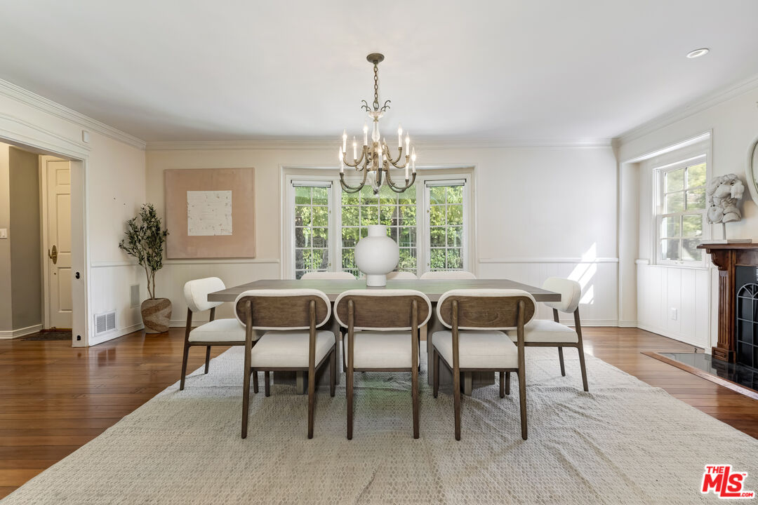 2147 Coldwater Canyon Dr