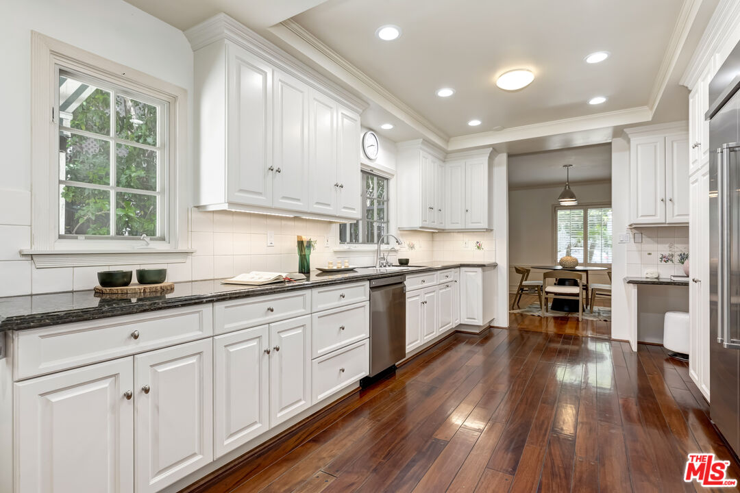 2147 Coldwater Canyon Dr