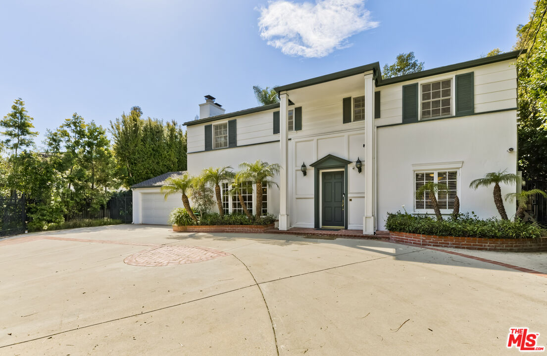 2147 Coldwater Canyon Dr